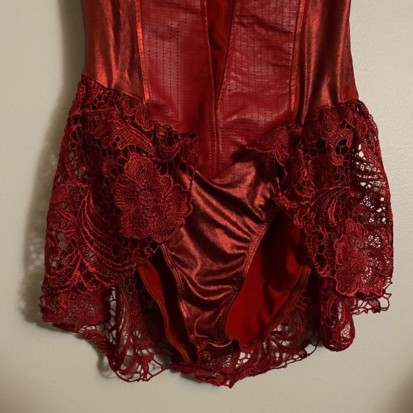 Flawed! Circus costume red with lace bodice detailing has pulled seam needs love - Picture 2 of 10
